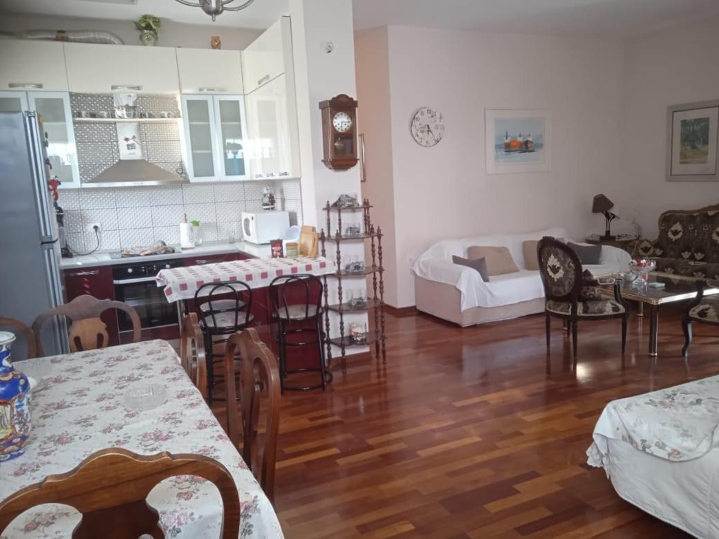Vila N Dervishi Vlore Luaran gambar